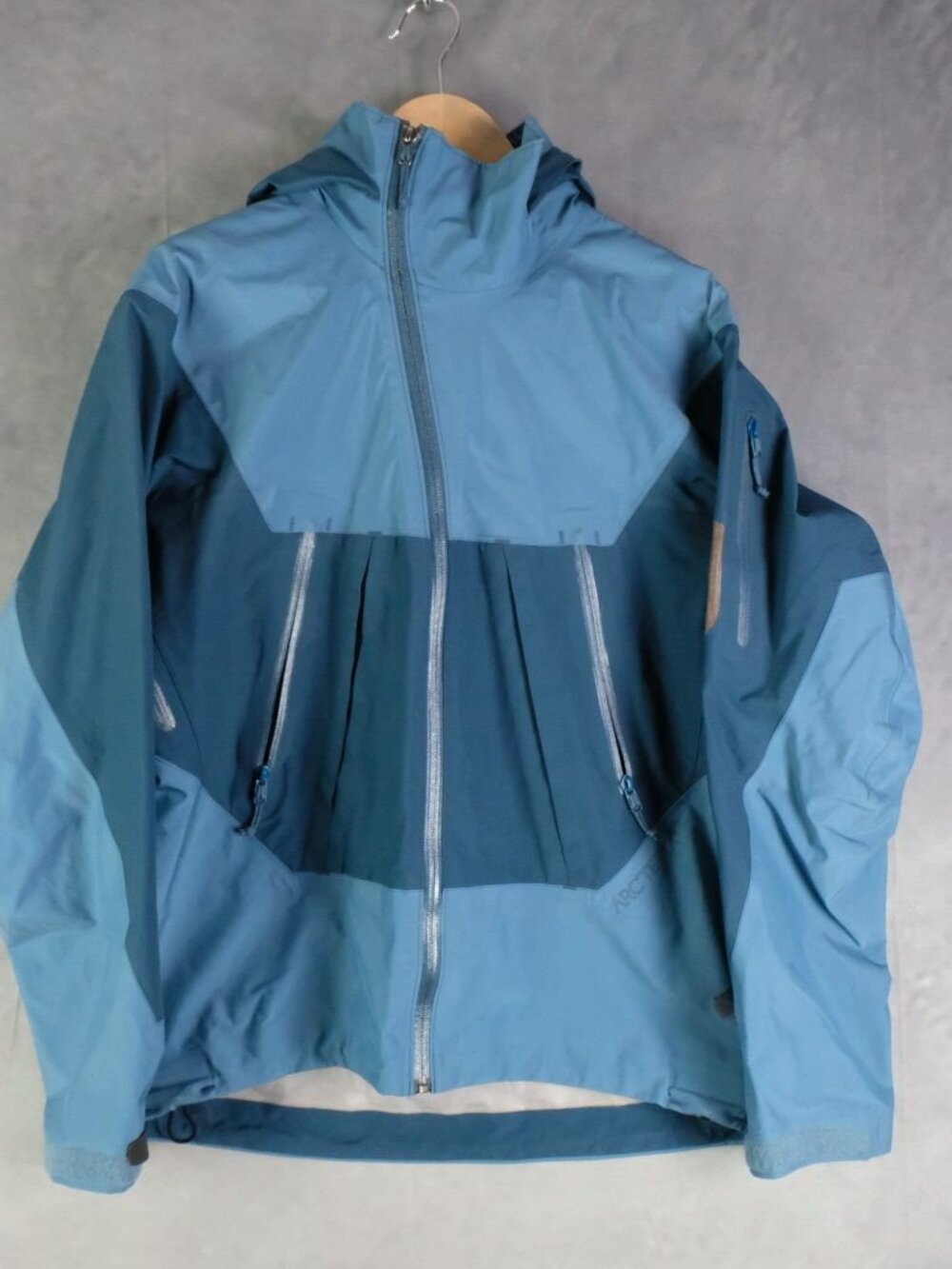 Arc'teryx Men's Small Shell Jacket Blue  Waterproof Sidewinder SV Hood Zip